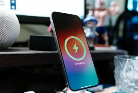 秦州苹果15换屏服务分享用什么充电器给iPhone15充电更好 
